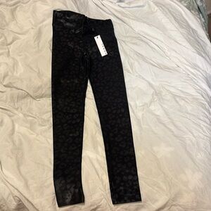 Leopard print Koral leggings.